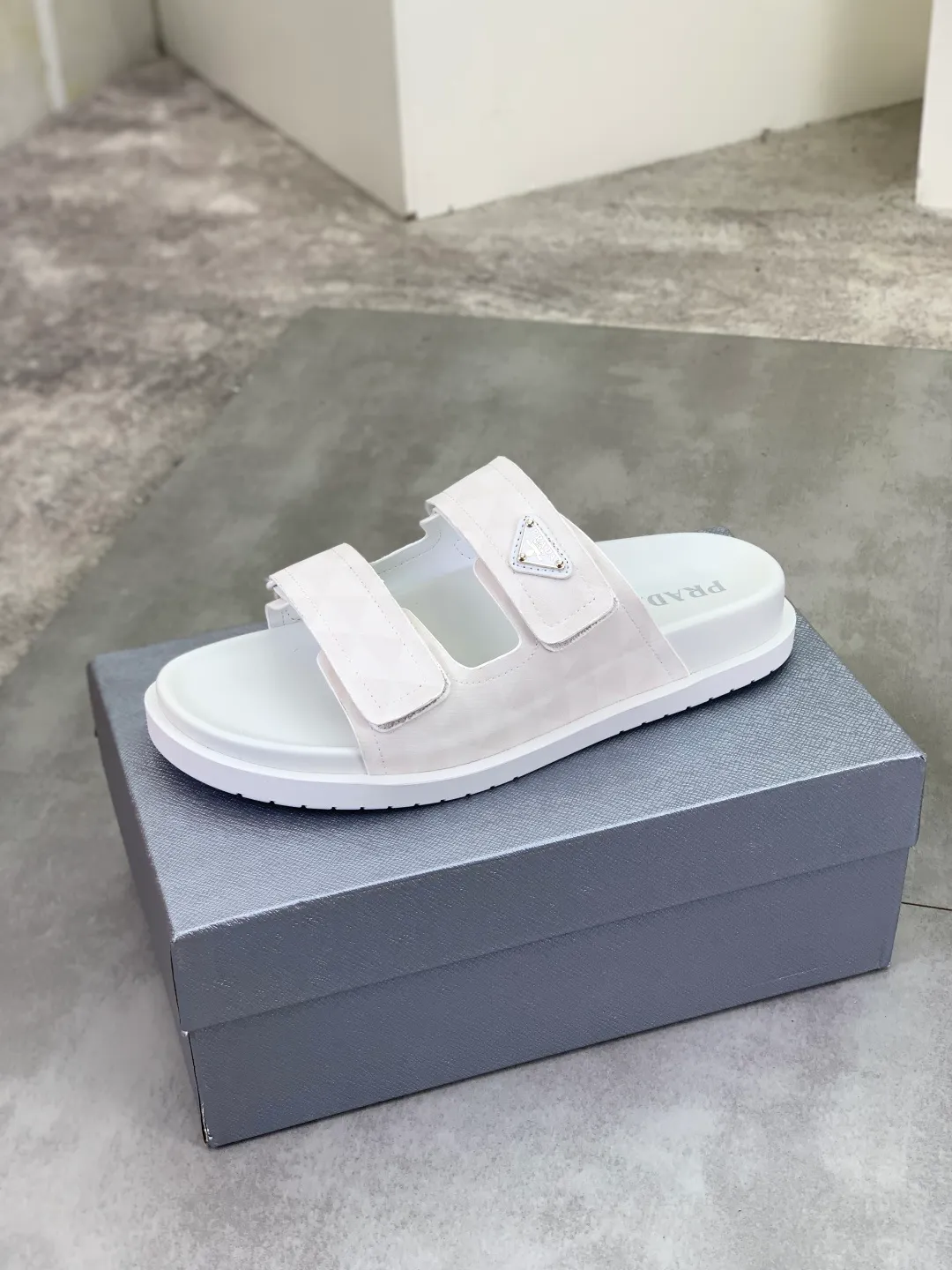 Men's shoes 💰P340💰【New style】🎁🎁🎁 PRADA Prada's new casual slippers, original official website, perfect workmanship, transmitting a kind of noble luxury, sublimating its definition of luxury in Prada's high-end extraordinary craftsmanship. Original combination outsole, code number: 38-44 (45 customized) Multiple colors 🉑️ to choose from